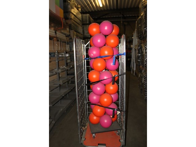 Hard plastc bollen op standaard - afbeelding 1 van  7