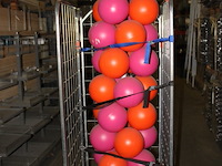 Hard plastc bollen op standaard - afbeelding 2 van  7