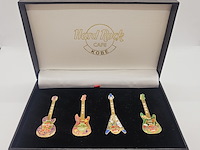 Hard rock café kobe broche set - christmas special - afbeelding 1 van  9