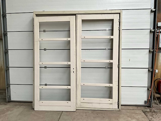 Hardhout kozijn met openslaande deuren - afbeelding 1 van  6