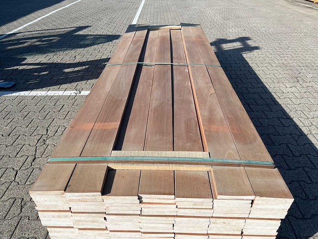 Hardhout planken geschaafd 2450x145x21mm (73x) - afbeelding 1 van  4