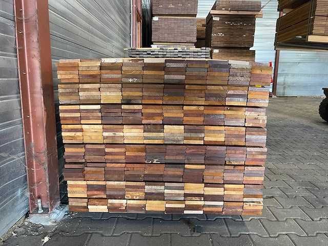 Hardhout tegelhout 550-1050x97x17mm (800x) - afbeelding 3 van  3
