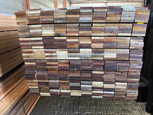 Hardhout tegelhout 550-1050x97x17mm (800x) - afbeelding 3 van  3