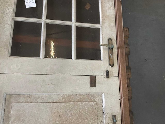 Hardhouten buitendeur met kozijn - afbeelding 1 van  1