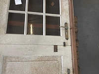 Hardhouten buitendeur met kozijn - afbeelding 1 van  1