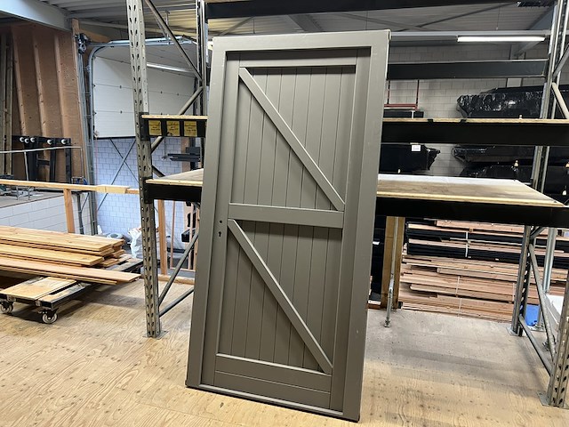 Hardhouten deurkozijn, grijs gegrond hillhout - afbeelding 3 van  5