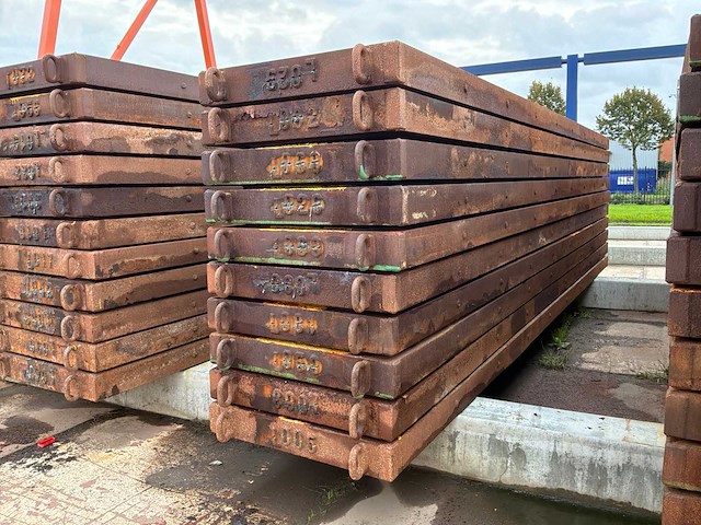 Hardhouten draglineschot met ijzerframe (10x) - afbeelding 1 van  3