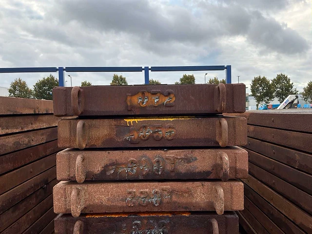 Hardhouten draglineschot met ijzerframe (11x) - afbeelding 3 van  5