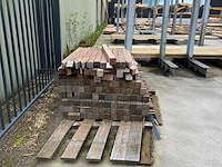 Hardhouten paal angelim verm. 6,8x6,8x1000 mm (121x) - afbeelding 1 van  1