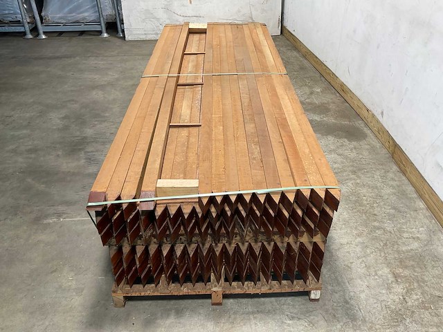 Hardhouten paal gezaagd en gepunt 300x6x6 cm (35x) - afbeelding 8 van  10
