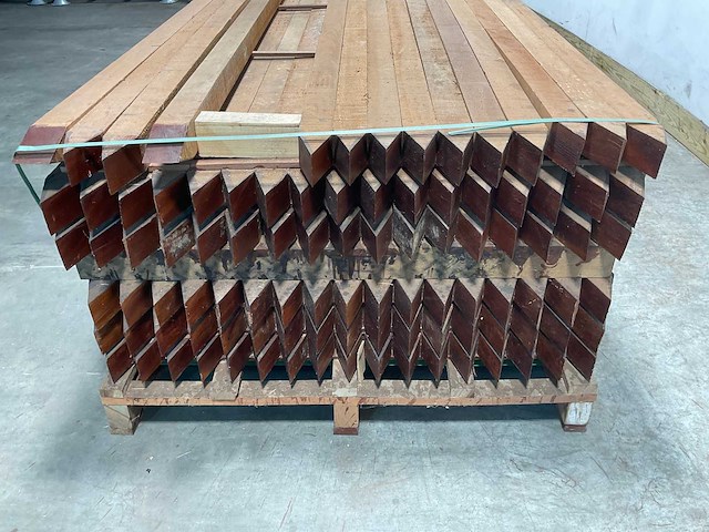 Hardhouten paal gezaagd en gepunt 300x6x6 cm (35x) - afbeelding 9 van  10