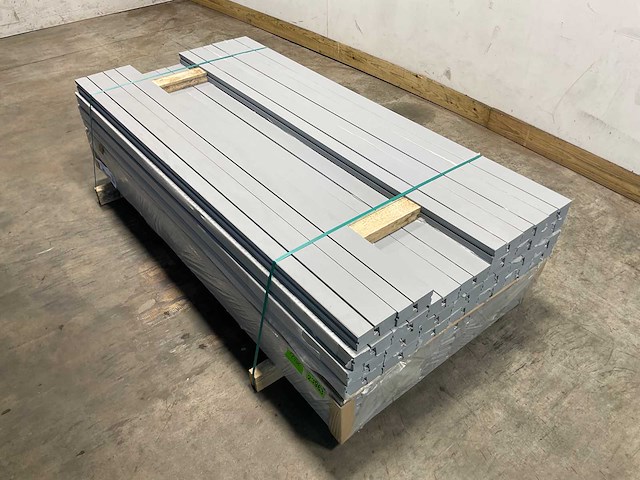 Hardhouten raamprofiel rox grijs gegrond 195x7,8x5,4 cm (50x) - afbeelding 1 van  9