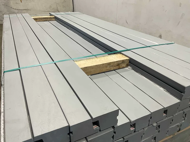 Hardhouten raamprofiel rox grijs gegrond 195x7,8x5,4 cm (50x) - afbeelding 4 van  9