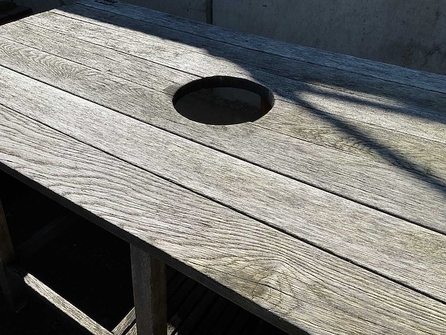 Hardhouten terras bartafel met boomgat (2x) - afbeelding 4 van  7
