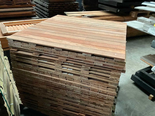 Hardhouten terrastegel - 100x100 cm (16x) - afbeelding 1 van  2