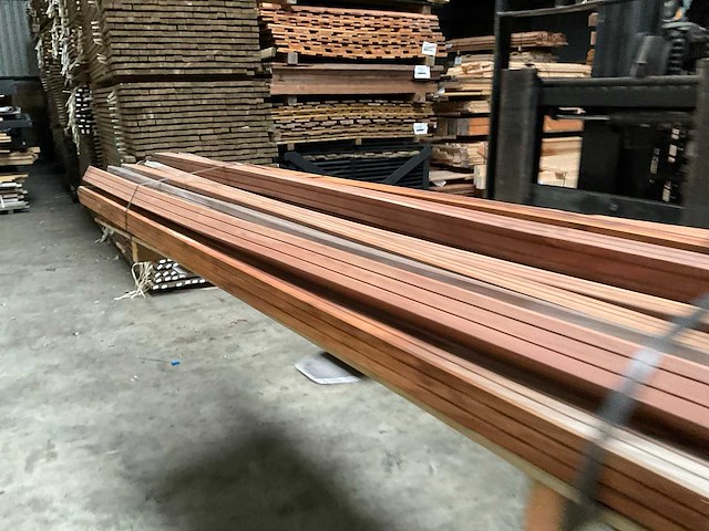 Hardhouten tuinpaal gepunt - 270x6,5x6,5 cm (12x) - afbeelding 6 van  13