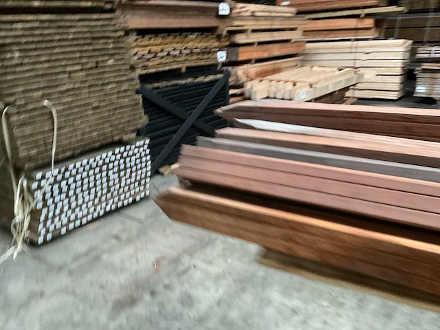 Hardhouten tuinpaal gepunt - 270x6,5x6,5 cm (12x) - afbeelding 8 van  13