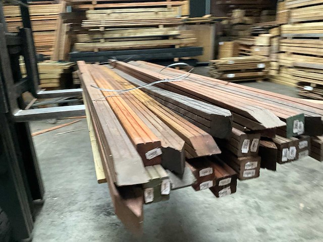 Hardhouten tuinpaal gepunt - 270x6,5x6,5 cm (12x) - afbeelding 12 van  13