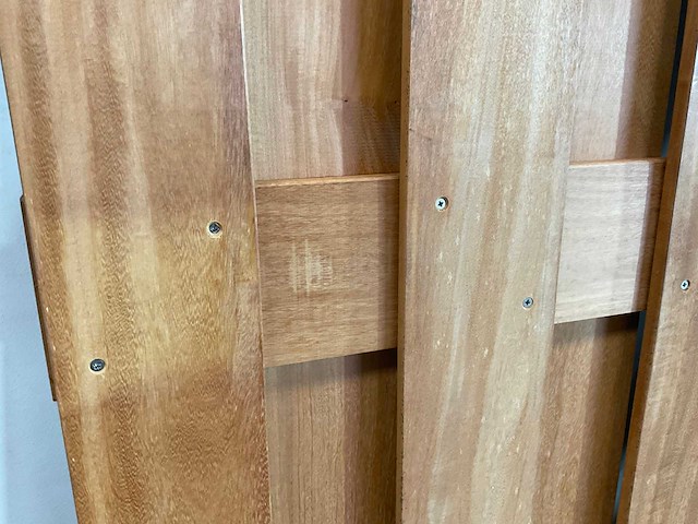 Hardhouten tuinscherm met toog 17-planks - 180x180x3,9 cm (2x) - afbeelding 5 van  6