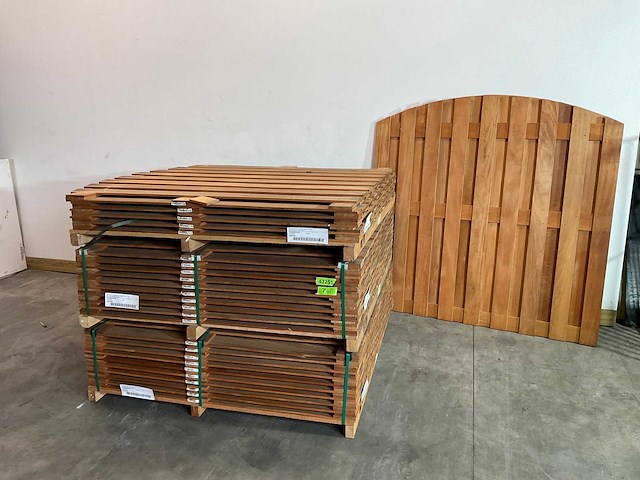 Hardhouten tuinscherm met toog 17-planks - 180x180x3,9 cm (2x) - afbeelding 2 van  6