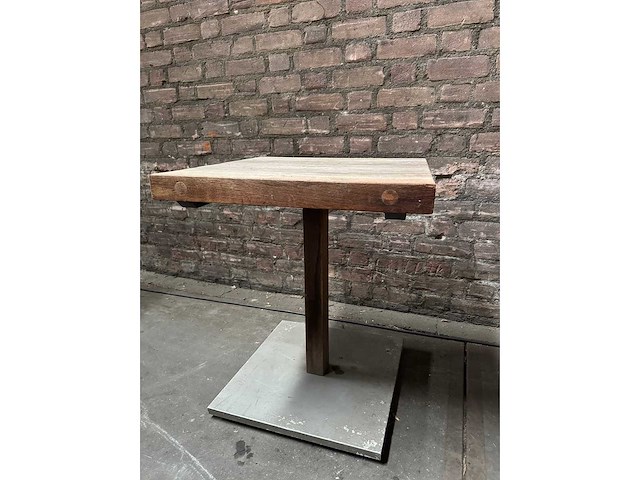 Hardhouten tuintafel 60x60x70cm v.v. metalen voet (6x) - afbeelding 2 van  4