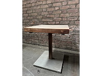 Hardhouten tuintafel 60x60x70cm v.v. metalen voet (6x) - afbeelding 2 van  4