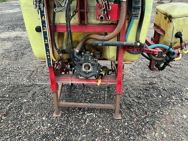 Hardi lzy800 gedragen veldspuit met fronttank - afbeelding 2 van  26