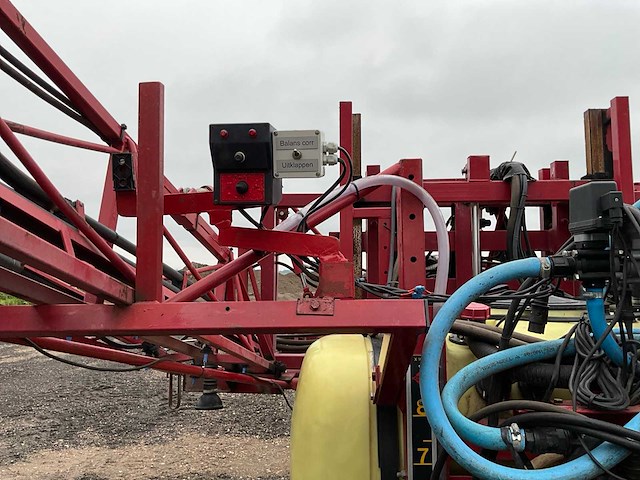 Hardi lzy800 gedragen veldspuit met fronttank - afbeelding 4 van  26