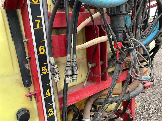 Hardi lzy800 gedragen veldspuit met fronttank - afbeelding 6 van  26