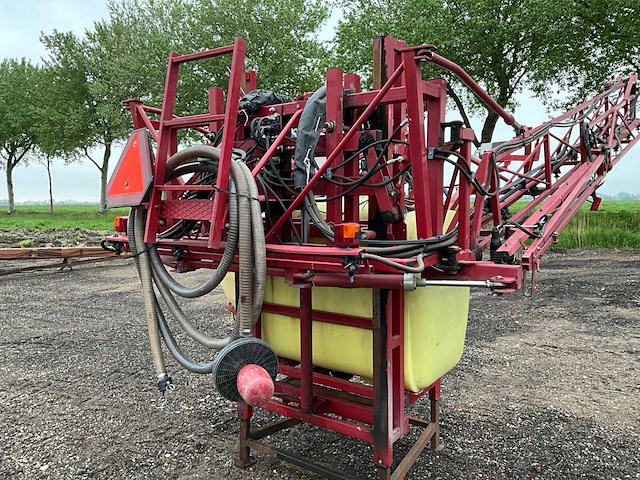 Hardi lzy800 gedragen veldspuit met fronttank - afbeelding 10 van  26