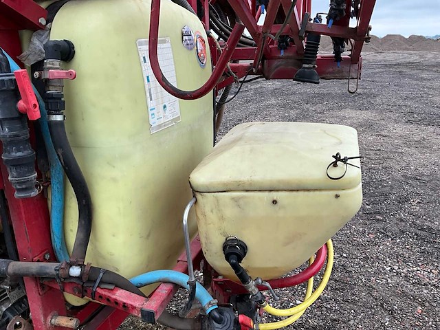 Hardi lzy800 gedragen veldspuit met fronttank - afbeelding 11 van  26