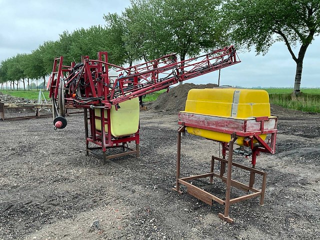 Hardi lzy800 gedragen veldspuit met fronttank - afbeelding 1 van  26