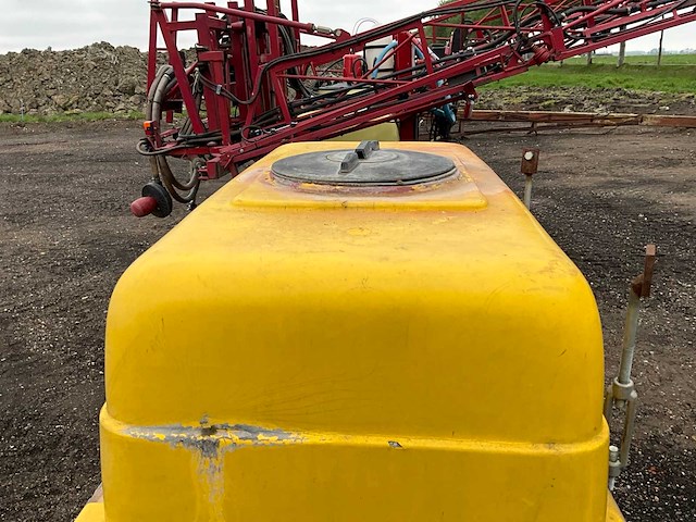 Hardi lzy800 gedragen veldspuit met fronttank - afbeelding 17 van  26