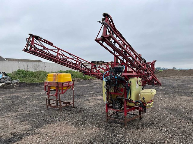 Hardi lzy800 gedragen veldspuit met fronttank - afbeelding 21 van  26