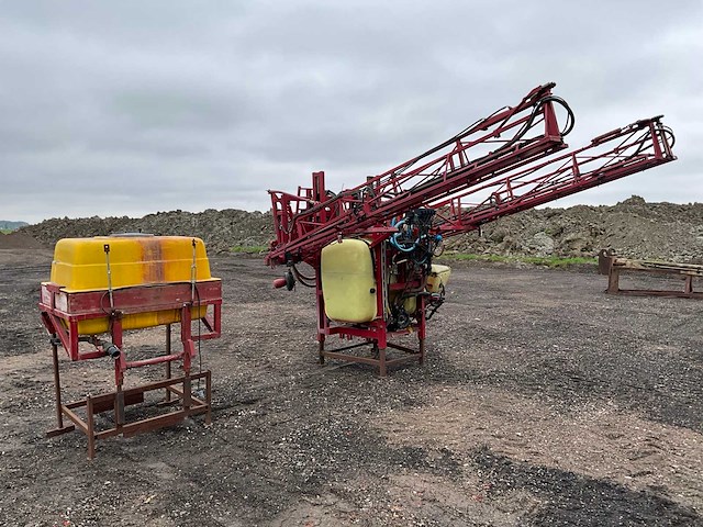 Hardi lzy800 gedragen veldspuit met fronttank - afbeelding 23 van  26