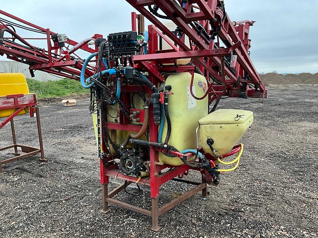Hardi lzy800 gedragen veldspuit met fronttank - afbeelding 26 van  26