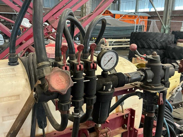 Hardi veldspuit 3 punts gedragen 9 meter - afbeelding 7 van  10