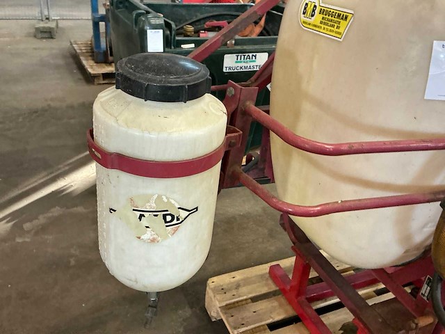 Hardi veldspuit 3 punts gedragen 9 meter - afbeelding 8 van  10