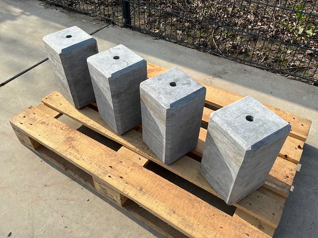 Hardsteen sokkel 18x18x33cm 4-zijdig facet (4x) - afbeelding 2 van  4