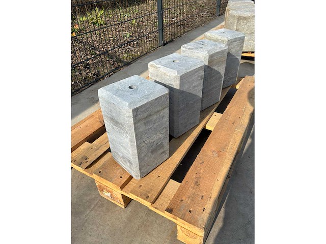 Hardsteen sokkel 18x18x33cm 4-zijdig facet (4x) - afbeelding 4 van  7