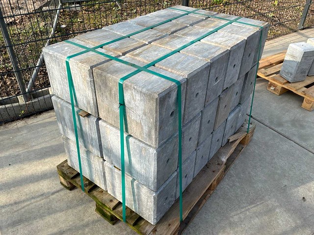 Hardsteen sokkel 18x24x33 4-zijdig facet (4x) - afbeelding 3 van  5