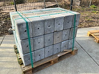 Hardsteen sokkel 18x24x33 4-zijdig facet (4x) - afbeelding 1 van  5