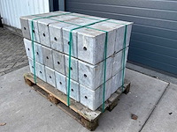 Hardsteen sokkel 18x24x33 bovenzijde facet (36x) - afbeelding 4 van  5