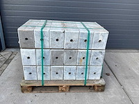 Hardsteen sokkel 18x24x33 bovenzijde facet (36x) - afbeelding 1 van  5