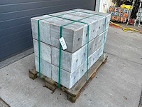 Hardsteen sokkel 18x24x33 bovenzijde facet (36x) - afbeelding 2 van  5