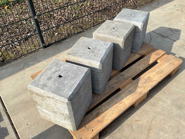 Hardsteen sokkel 28x28x33cm 4-zijdig facet (4x) - afbeelding 2 van  4