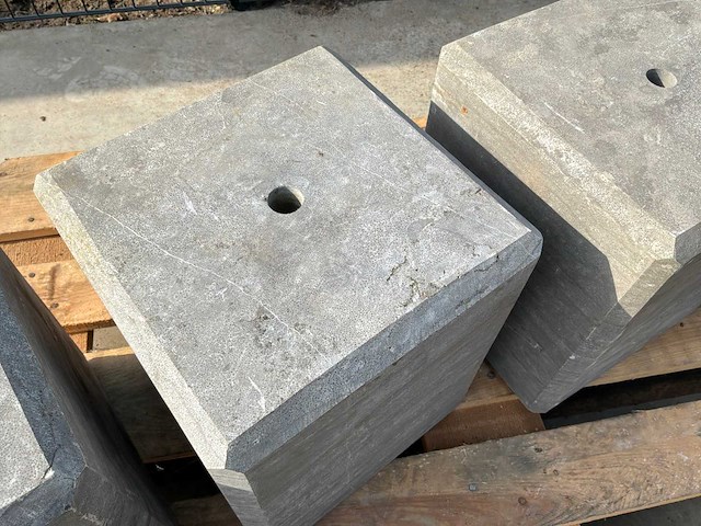 Hardsteen sokkel 28x28x33cm 4-zijdig facet (4x) - afbeelding 4 van  4