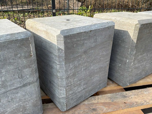 Hardsteen sokkel 28x28x33cm 4-zijdig facet (4x) - afbeelding 4 van  5