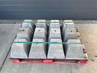 Hardsteen sokkel piramide 26x26cm (12x) - afbeelding 1 van  3