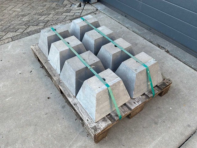 Hardsteen sokkel piramide 26x33cm (8x) - afbeelding 2 van  4